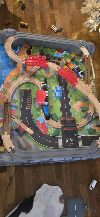 Hape-  Дървена маса с влакче