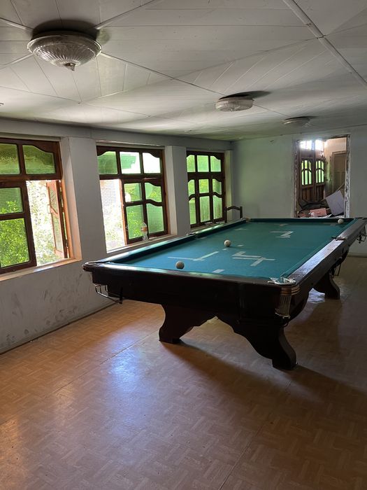 Ховли стоила люди