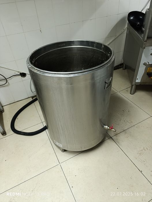 Продам недорого оборудование для кафе