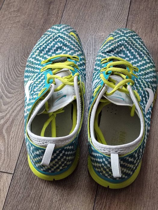 Маратонки Nike EU39 размер