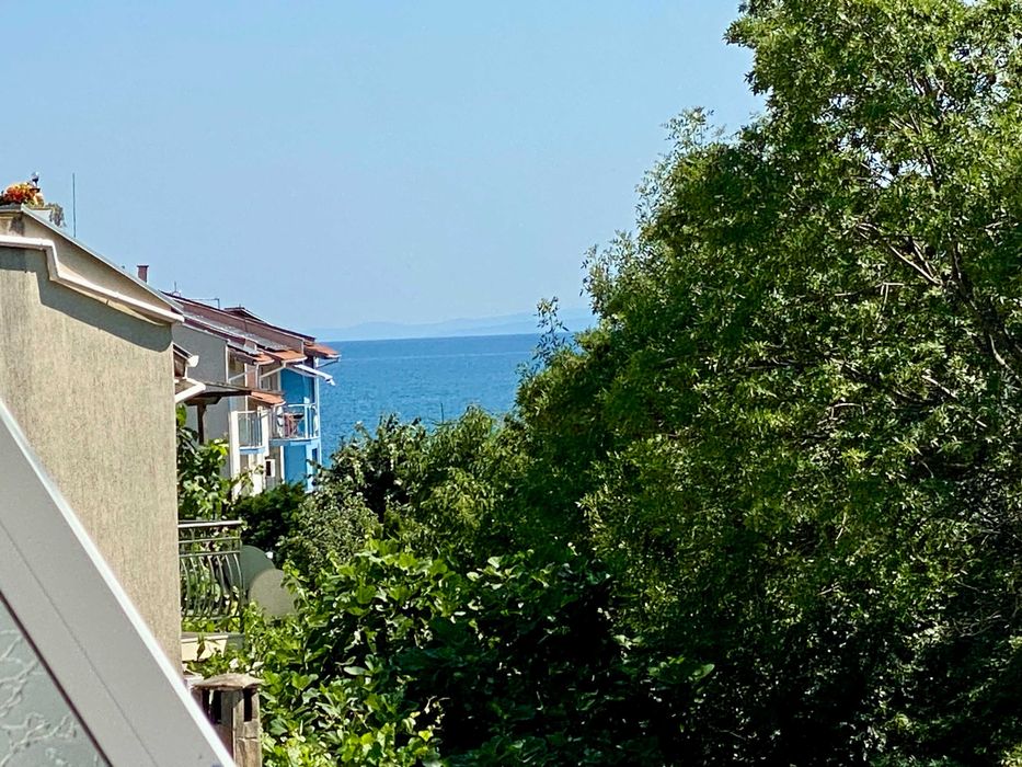 Обзаведен двустаен апартамент с гледка море, Първа линия