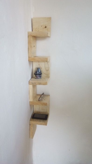 Ъглова етажерка и Дървени саксии (кашпи) за растения