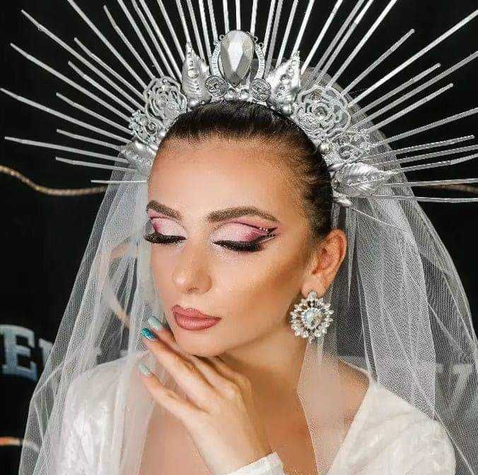 Корони, диадеми  рьчно изработени