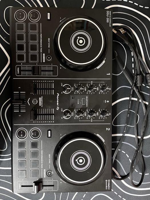 ПРОДАМ DJ-контроллер
