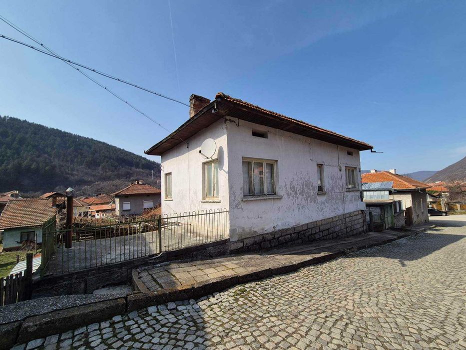 Къща в Тетевенски Балкан / с.Гложене/ !