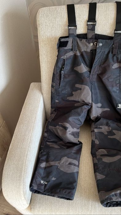 Детски ски панталон за момче. Марка  Brunotti, размер 128.
