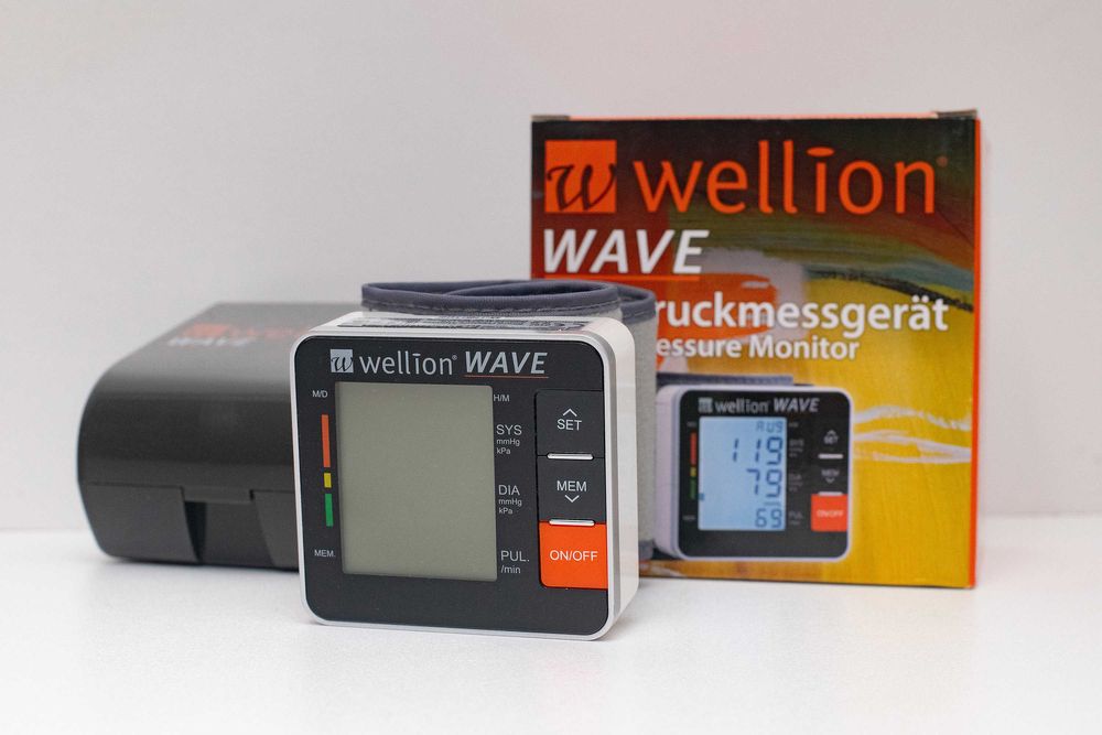 Електронен уред за измерване на кръвно налягане на китка  WELLION WAVE