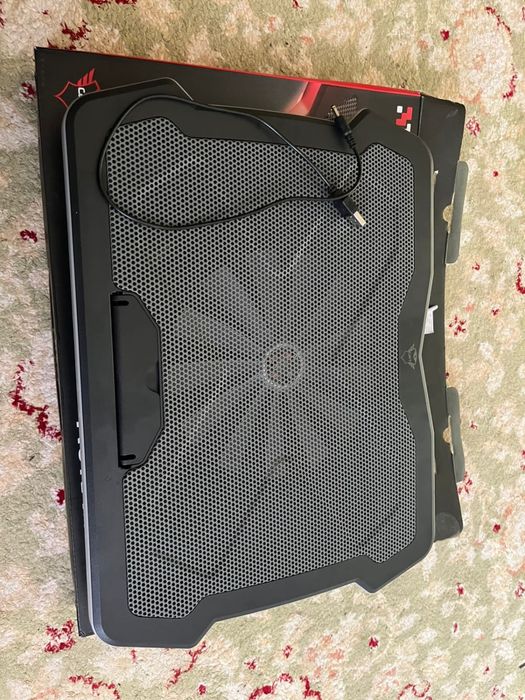 Охлаждающая подставка для ноутбука