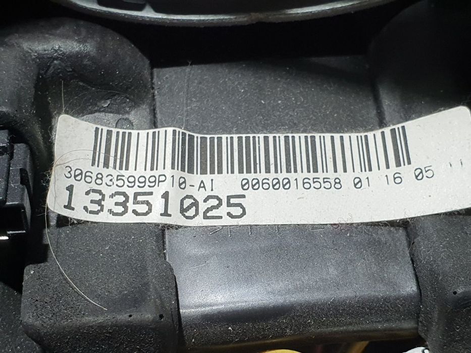 Volan in 3 spite cu comenzi 13351025 Opel Astra J (2009 - 2012) 1.4 benzina 1.4 benzina A14XER