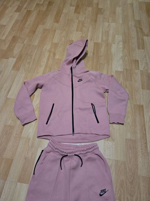 Nike Tech Fleece! Оригинален дамски анцуг!
