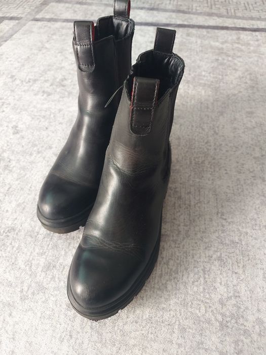 Дамски черни ботуши