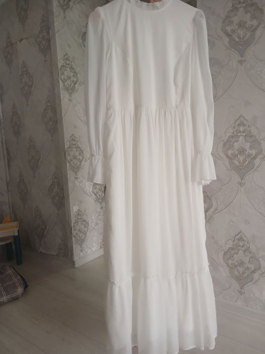 Продам  красивое белое платье!!!