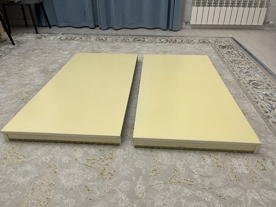 Стол со стульями