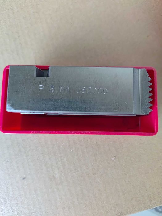 Seturi de bacuri (cuțite) pentru capete de filetat automate / mașini de filetat, model MA US 2000.