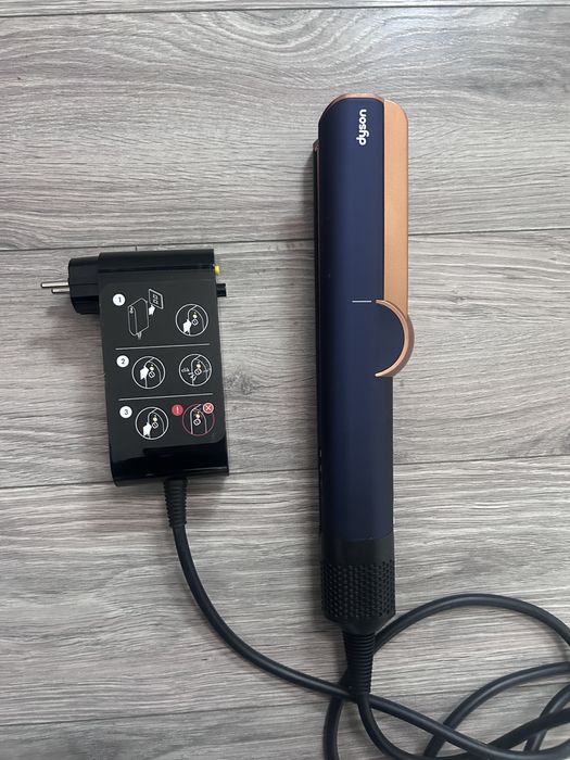 Vând Dyson Airstrait