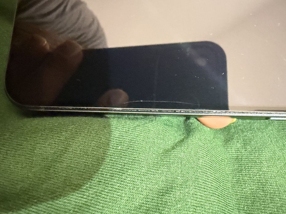 Продавам-Iphone 13