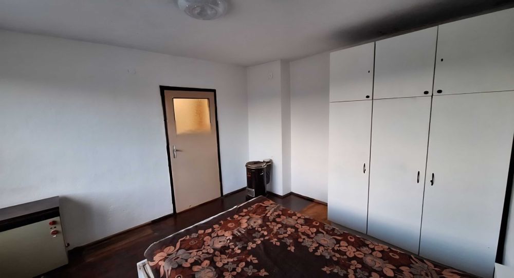 Къща в град Дебелец