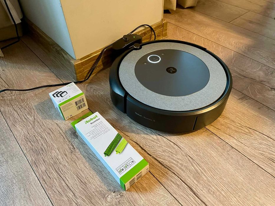 iRobot Roomba i3 - робот за почистване с подарък резервни филтри