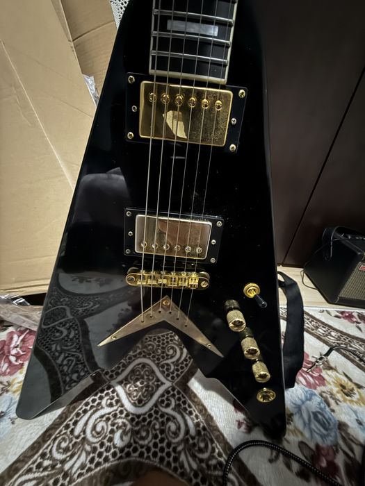 Flying v електрическа китара