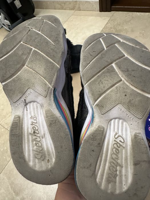 Ugg mar 28 si skechers  mar 29