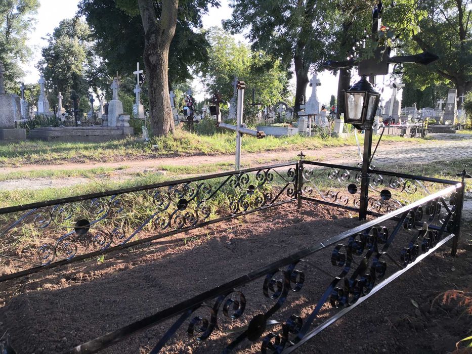 Cruci/Cruce Metalica/Fier pt Mormant/Cimitir/Loc Veci (cu FELINAR) NOI