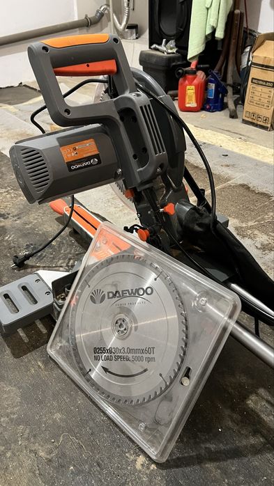 Настолен циркуляр DAEWOO