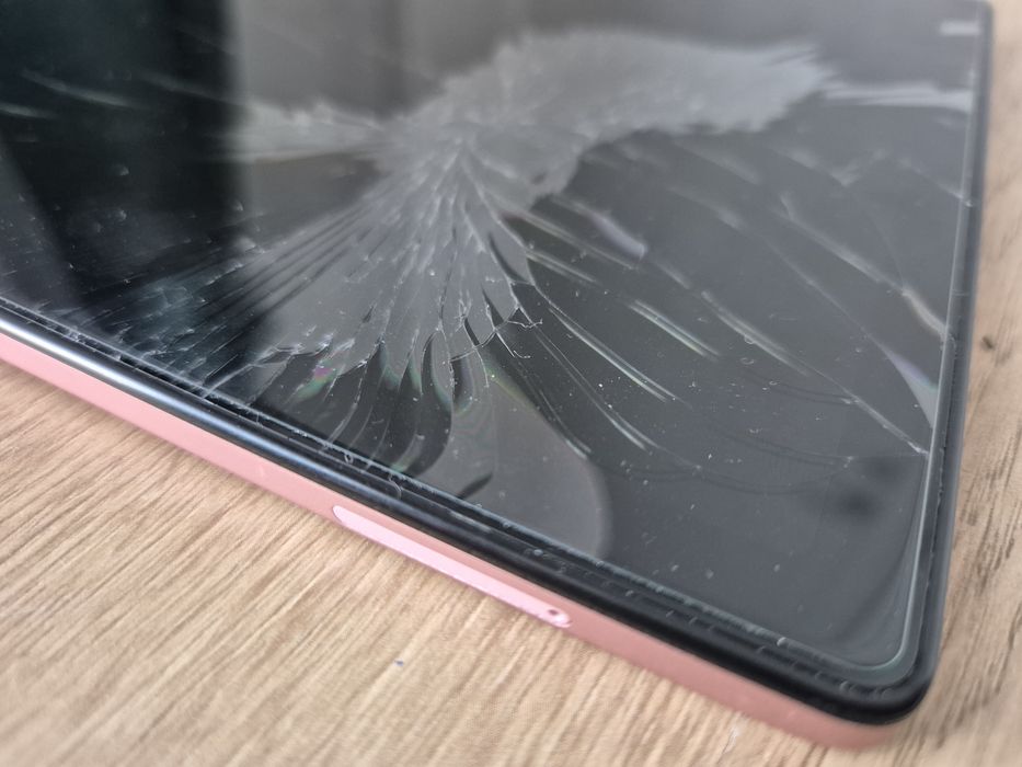 Pachet tableta Samsung Galaxy tab 8 display ciobit, touch funcțional  + tastatura bt