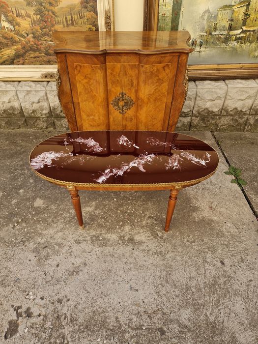 Чудесна много красива антикварна холна маса