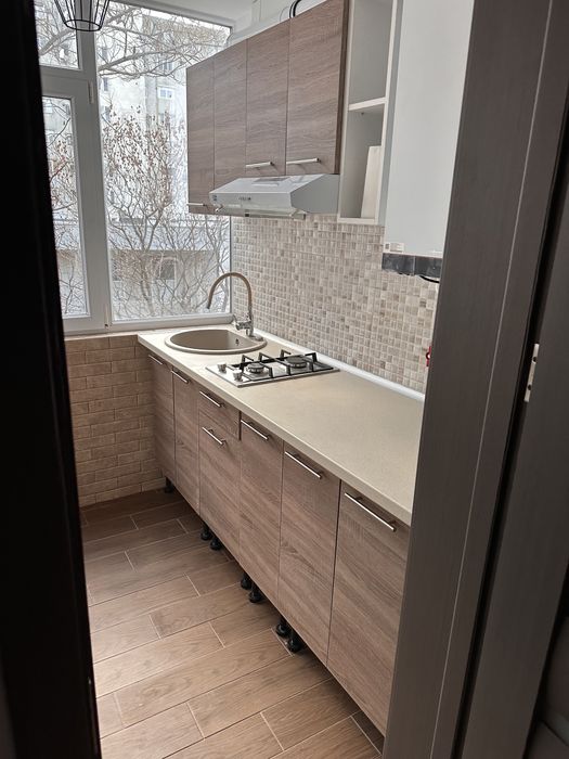 Apartament 3 camere , zona tomis 2 Constanra