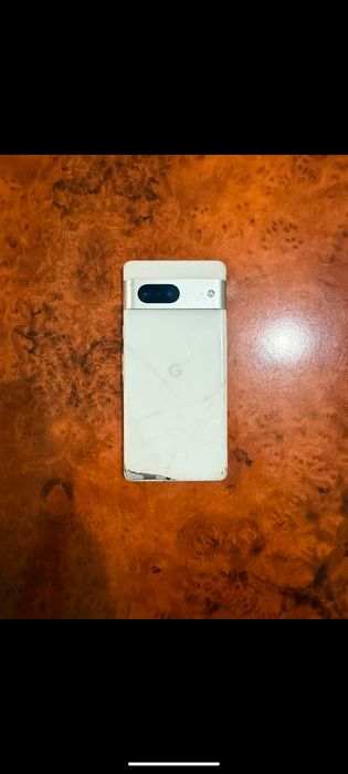 Google pixel 7 .