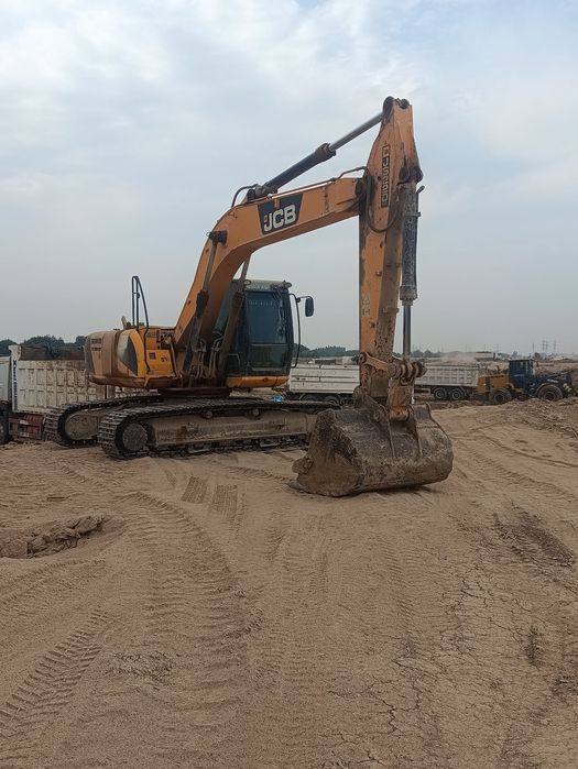 JCB Екскаватор сотилади хозирда ишлабтурибди  холати йахши