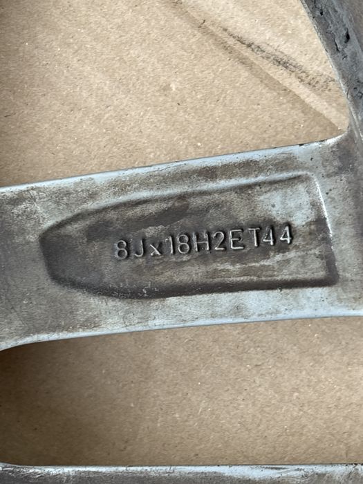 Janta Aliaj R18 Volkswagen pasat B8