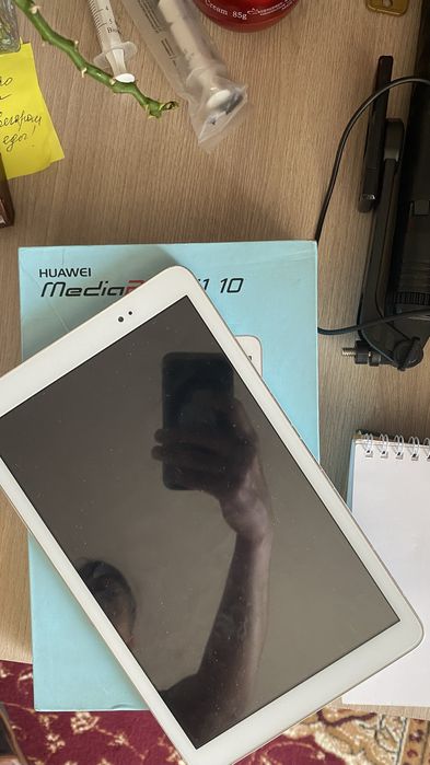Продам планшет Huawei на запчасти