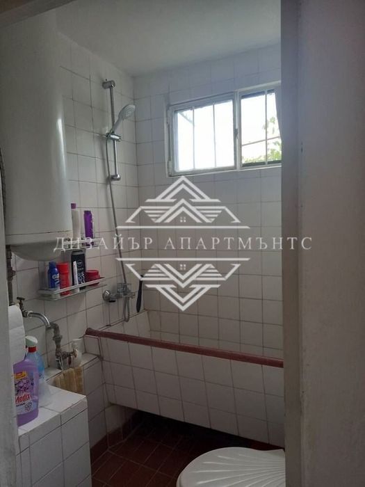 Къща в Бургас, област-с.Венец площ 245, двор 800