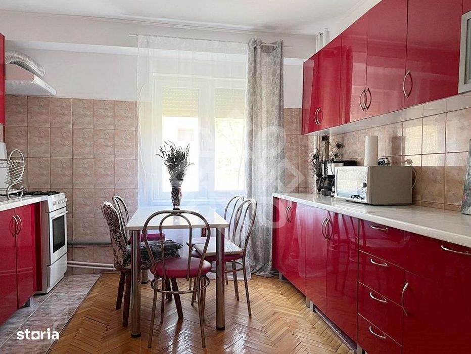 Apartament cu 3 camere de inchiriat pe bld. Stefan cel Mare