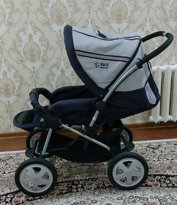 Коляска для малышей