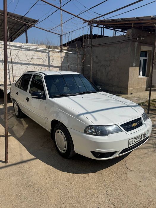 Nexia 2 gibrit sotiladi