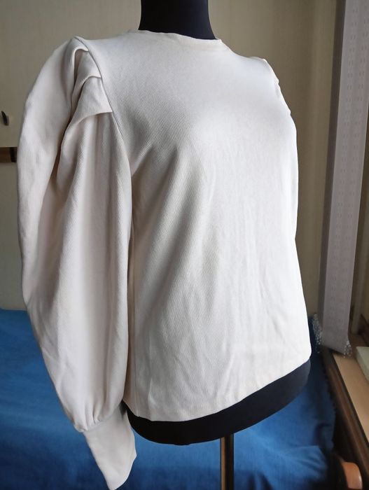 Женские свитера светлые