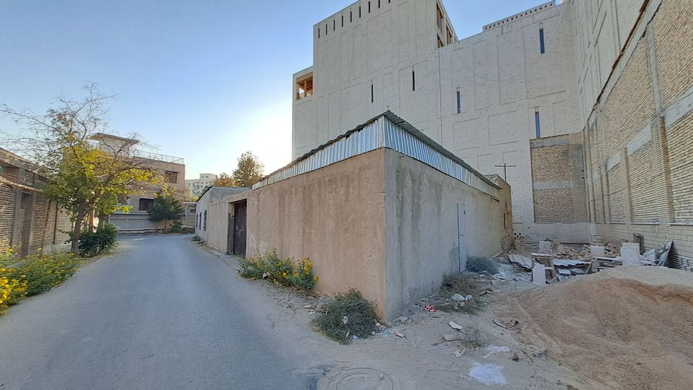 Binolar sotiladi  shaxar markazida.Бинолар сотилади шахар марказида.