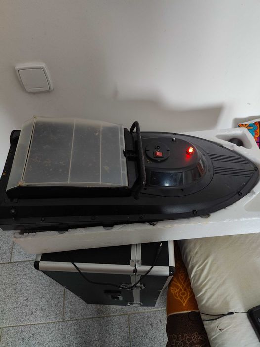 Barcuta navomodel plantat cu sonar incorporat