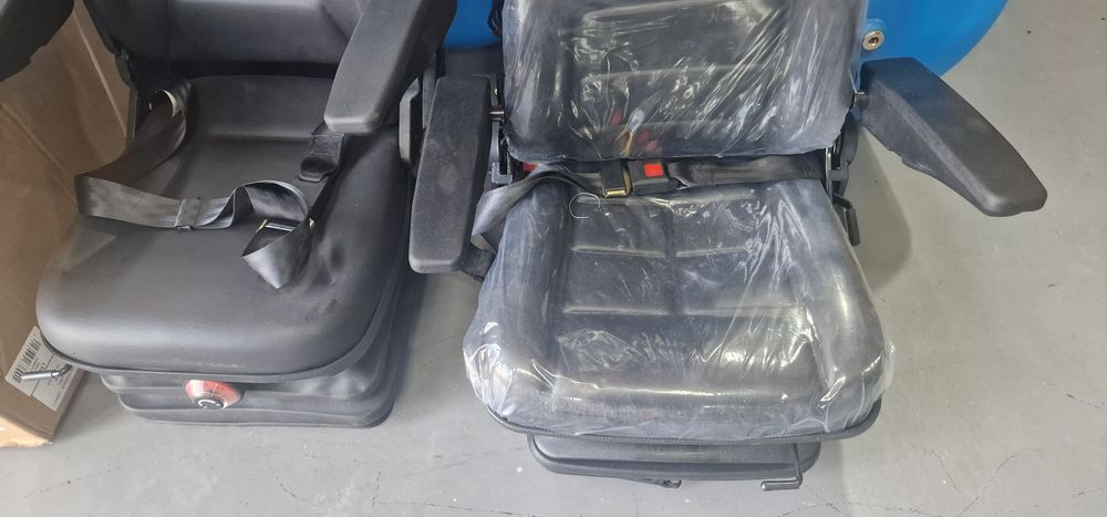 Scaun tractor cu suspensie mecanica pe culoare galben si albastru pret