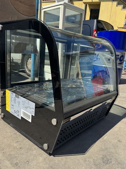 Хладилна витрина