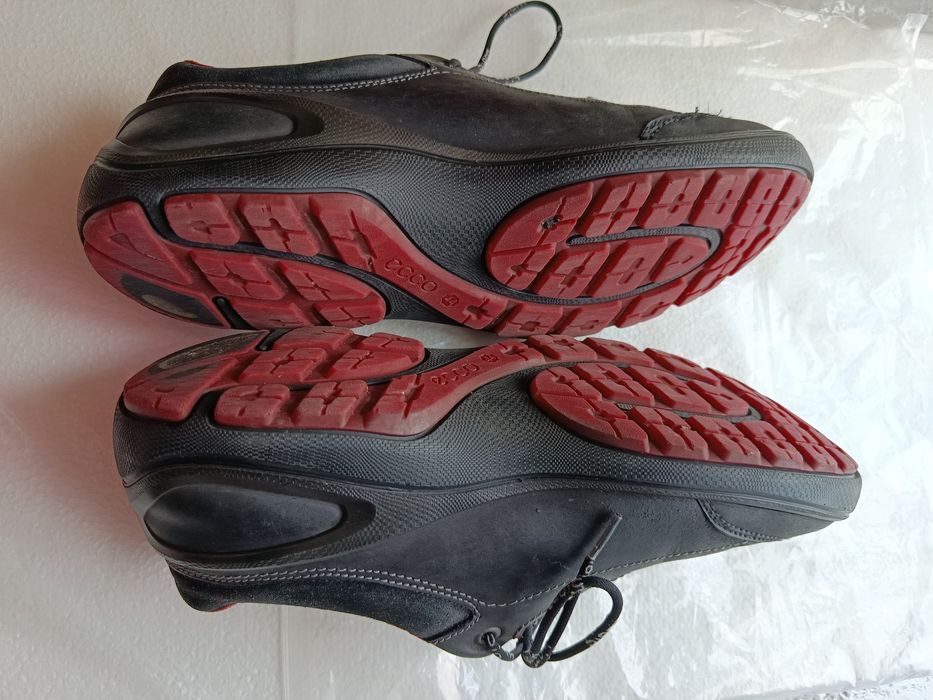 Продам обувь  цена 3000