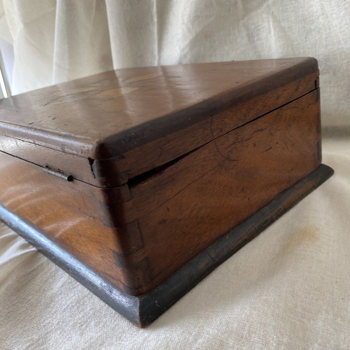 Cutie vintage deosebită, din lemn, în stare foarte bună