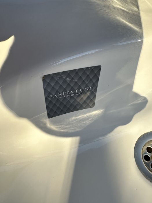 Раковина со смесителем.