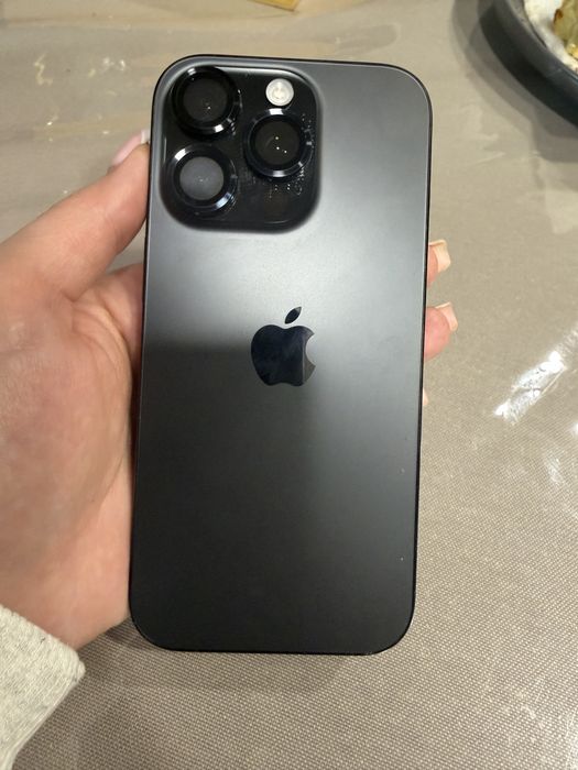 Продам в отличном состоянии Iphone 16 Pro