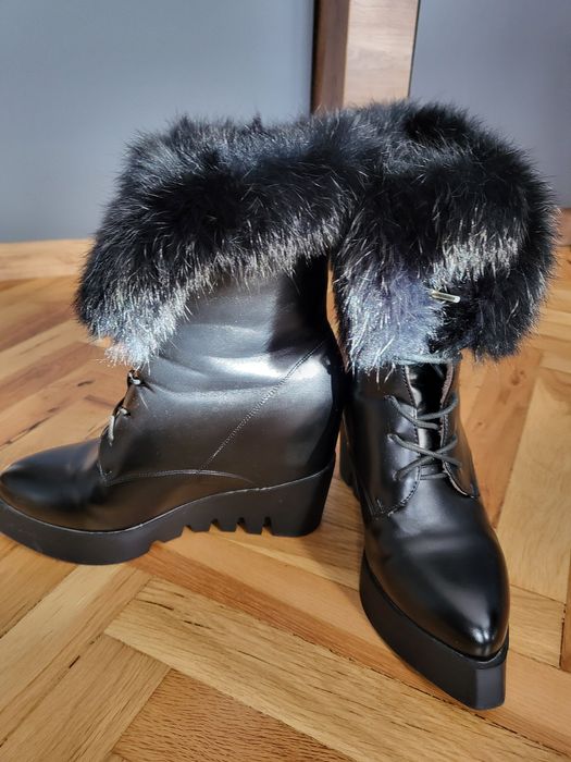 Дамски зимни боти.