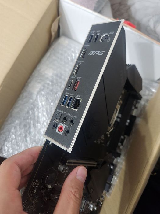 Z490 msi ideal holatda holati zor