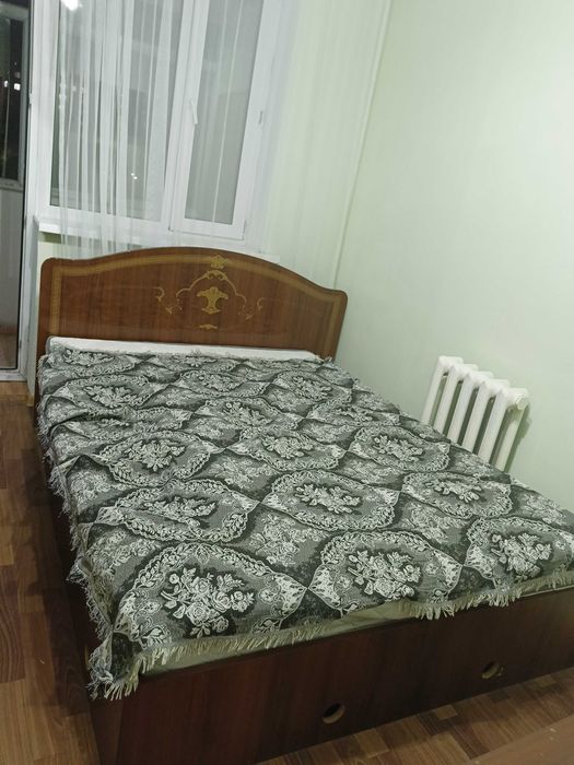 Отдам двухспальную кровать