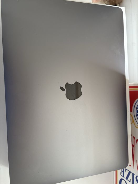 Macbook Air 2020 mgn63n
